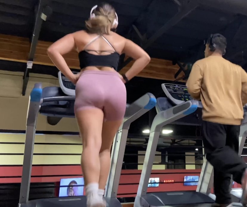 Gym candid girl jiggle ass