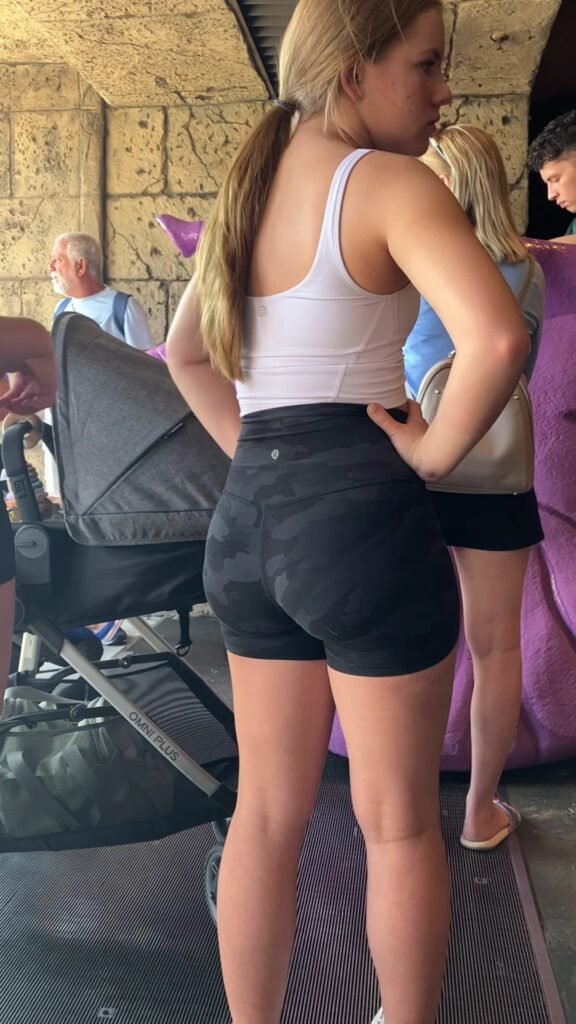 JB teen in Spandex shorts candid ass creepsots